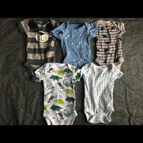 Newborn clothing (boys/unisex) - Picture 2 of 3